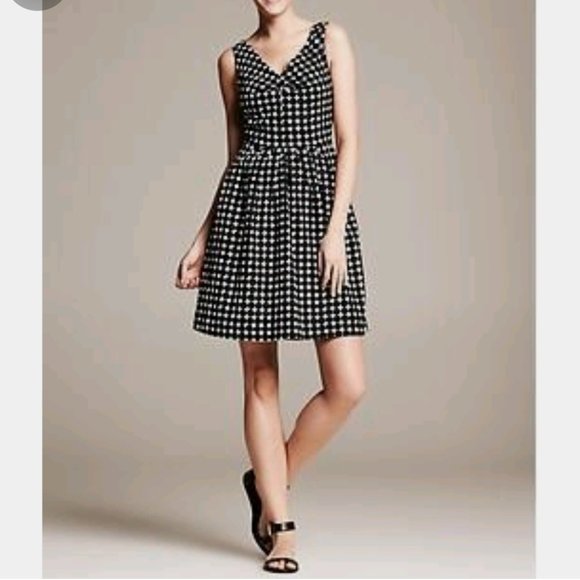 Marimekko x Banana Republic Collab Polka Dot Print V-neck Dress - Picture 1 of 4